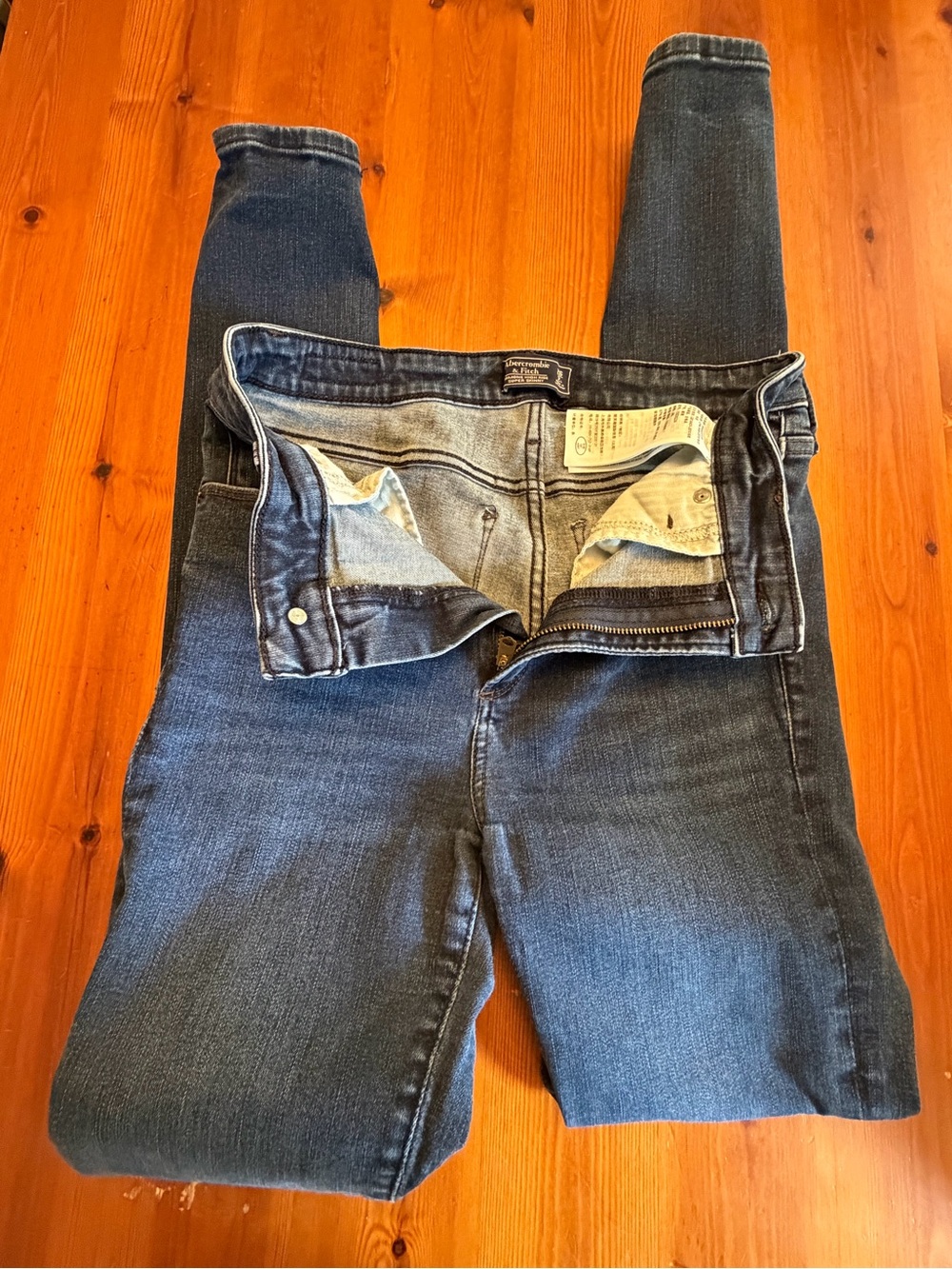 Abercrombie & Fitch Women's Dark Indigo Skinny Jeans - Picture 4 of 5